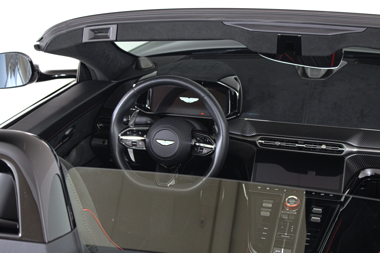 Used 2026 Aston Martin V8 Vantage S RWD image 21