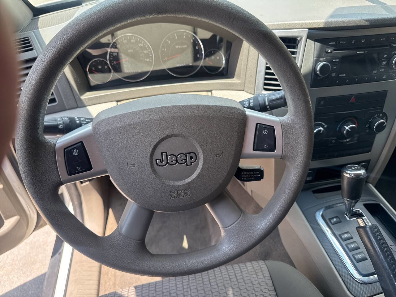 Used 2009 Jeep Grand Cherokee Laredo AWD/4WD image 17