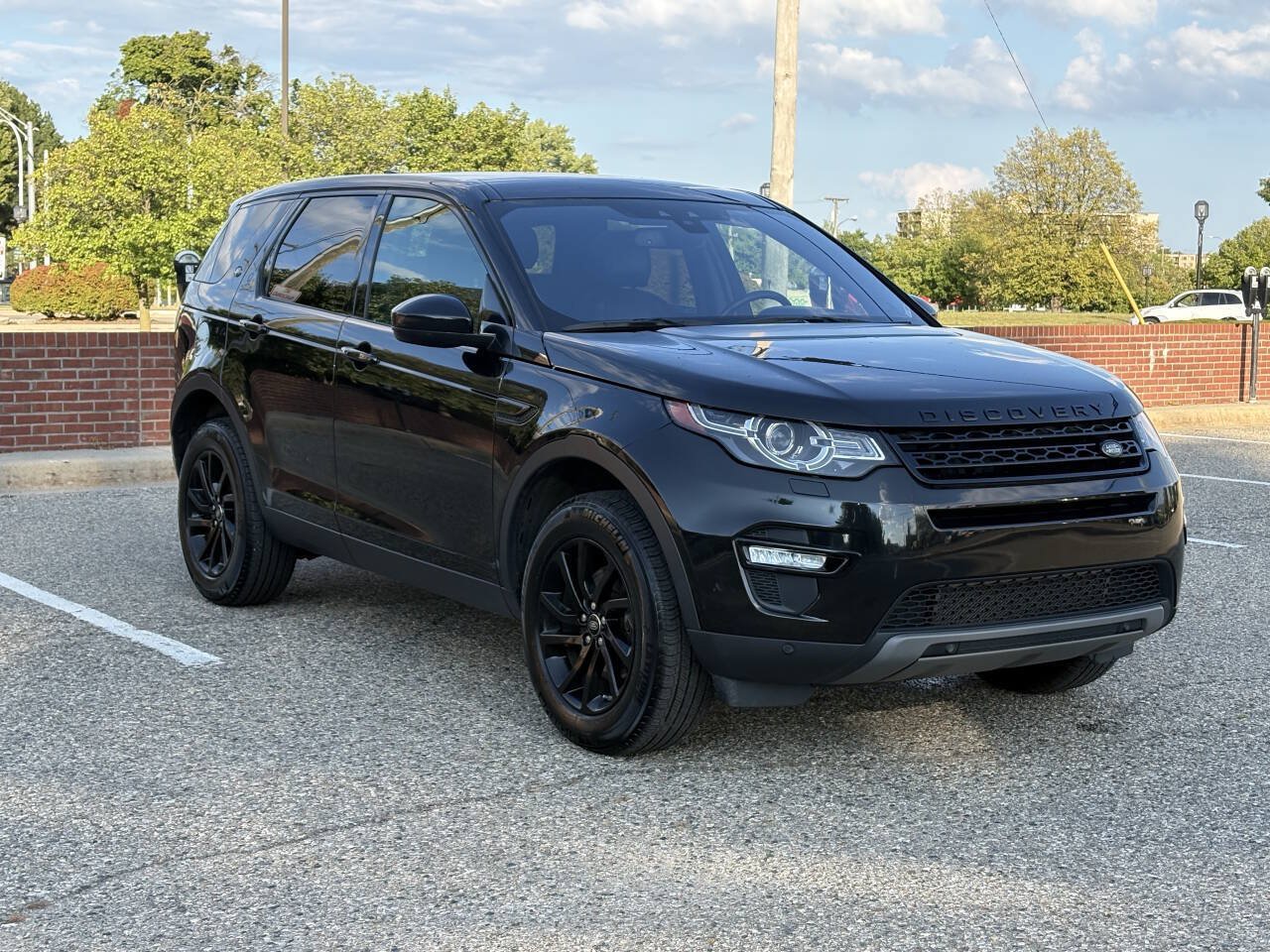 Used 2017 Land Rover Discovery Sport HSE AWD/4WD image 5
