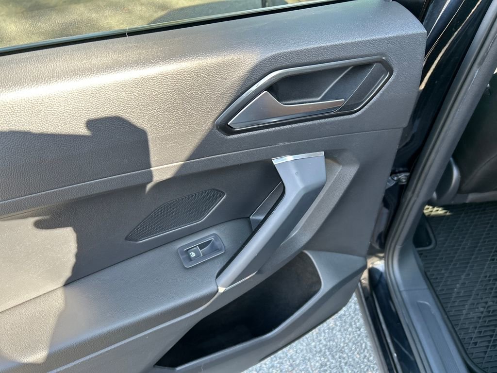 Used 2018 Volkswagen Tiguan SE image 27