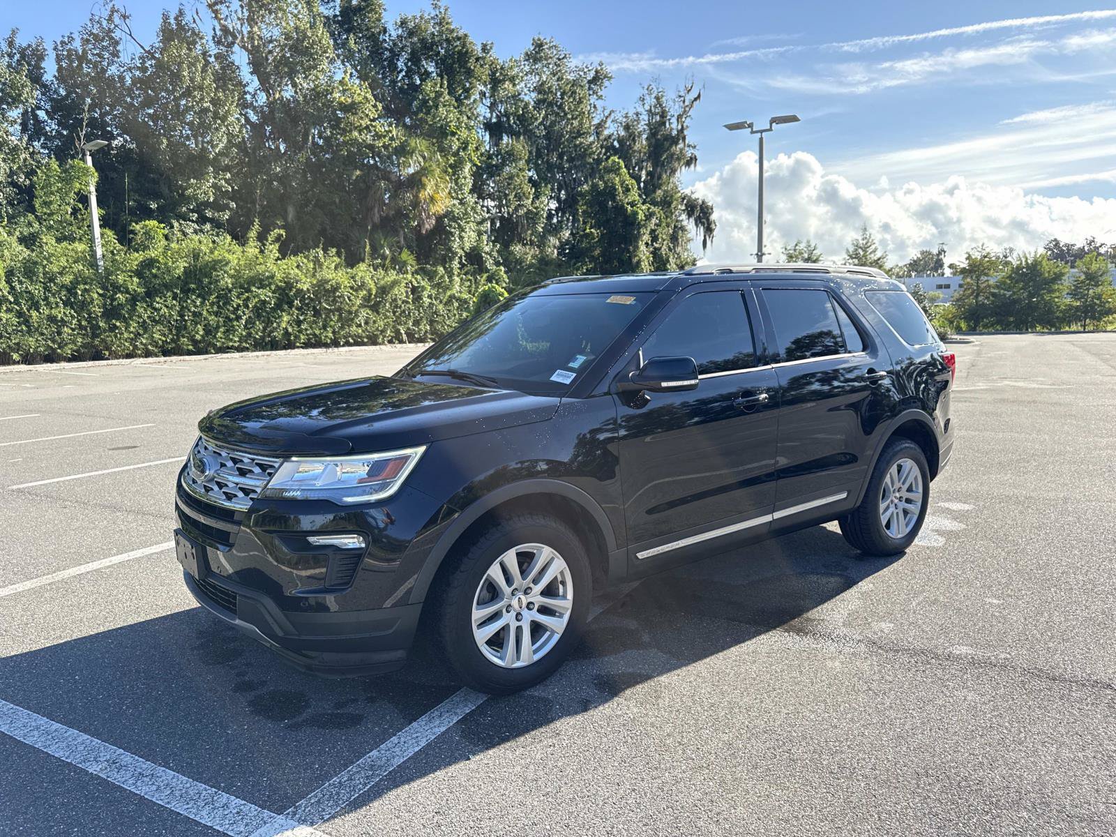 Used 2018 Ford Explorer XLT w/ Equipment Group 202A AWD/4WD image 7