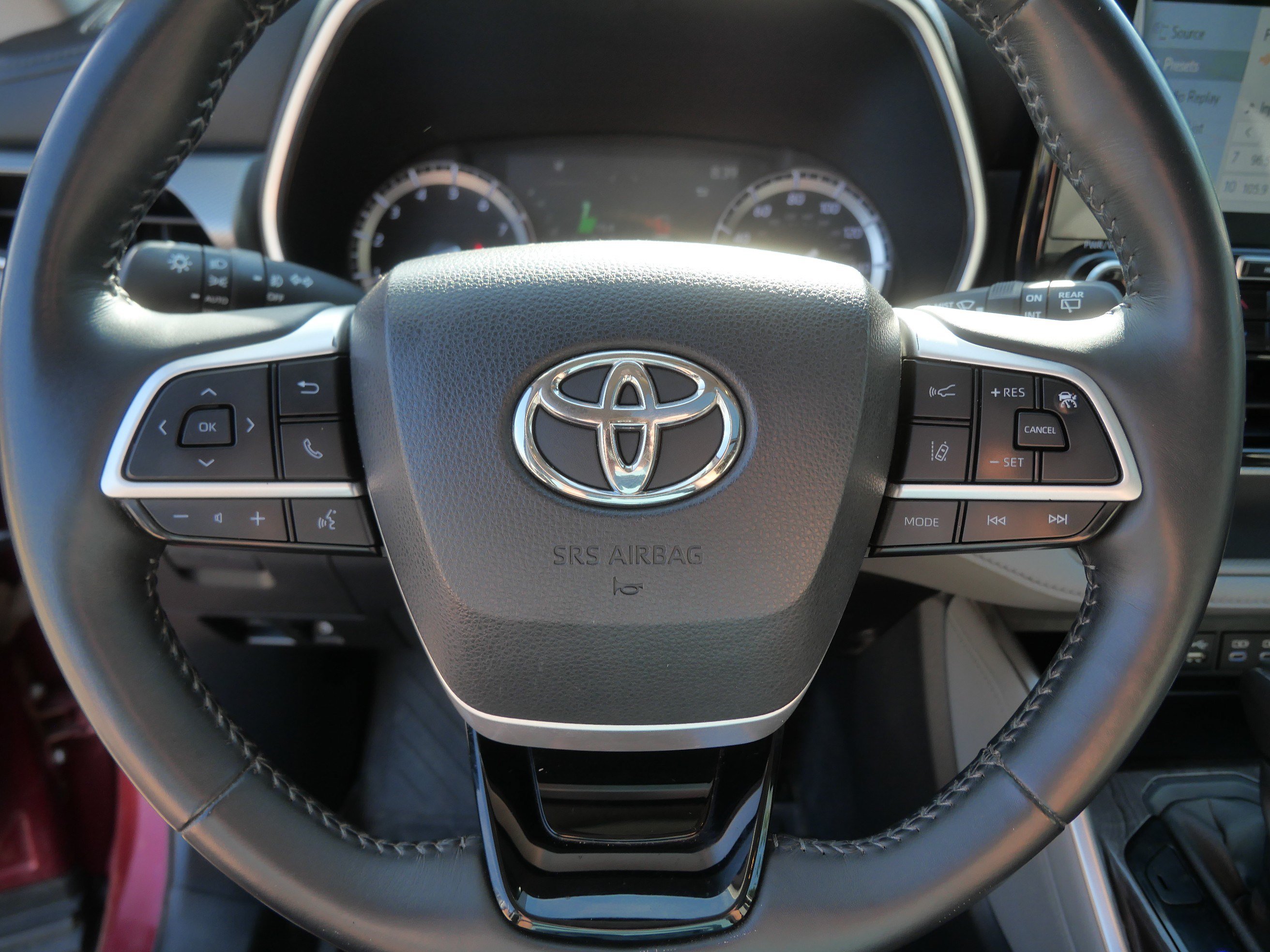 Used 2022 Toyota Highlander Platinum AWD/4WD image 25