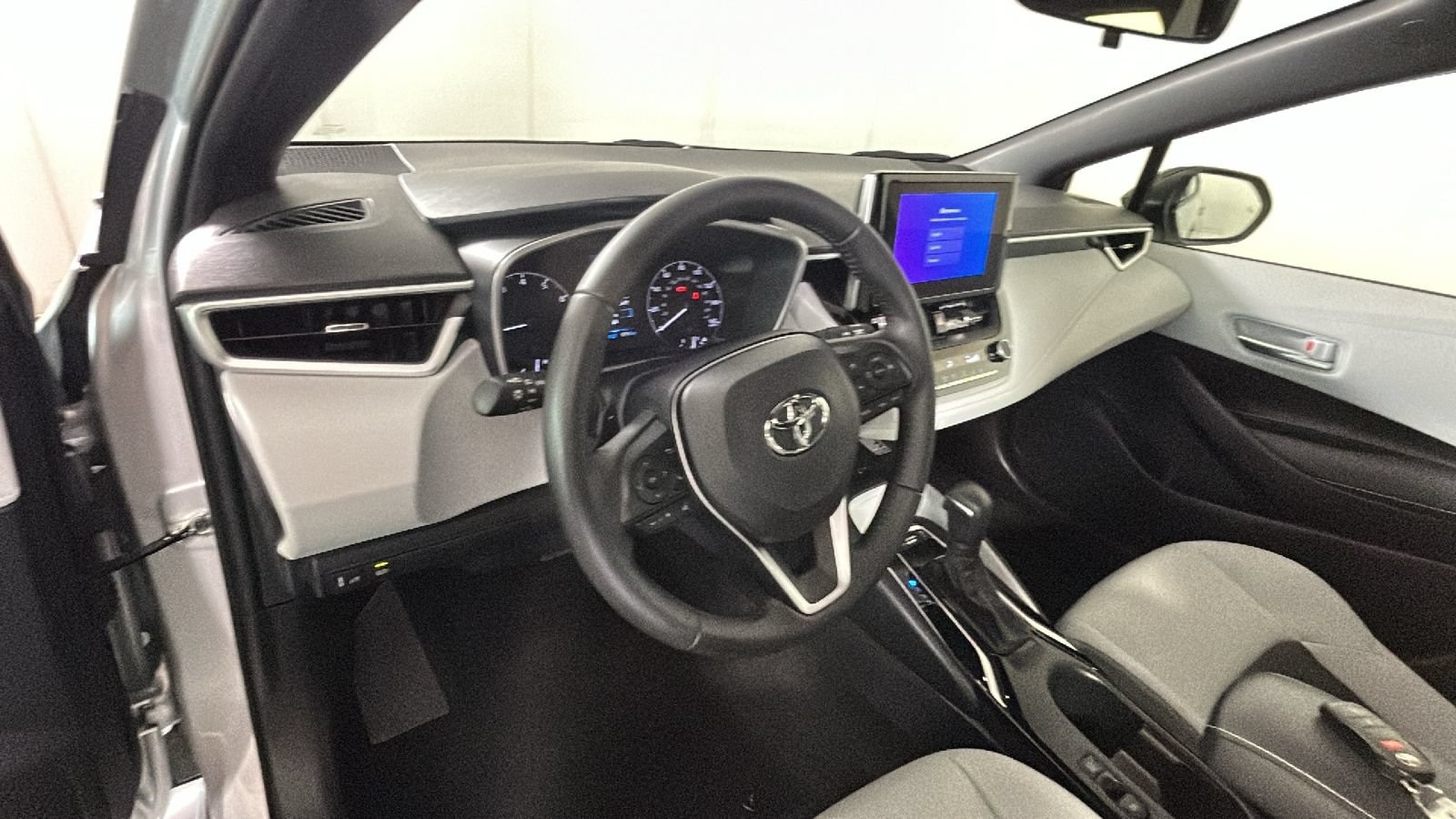 Used 2026 Toyota Corolla SE FWD image 17