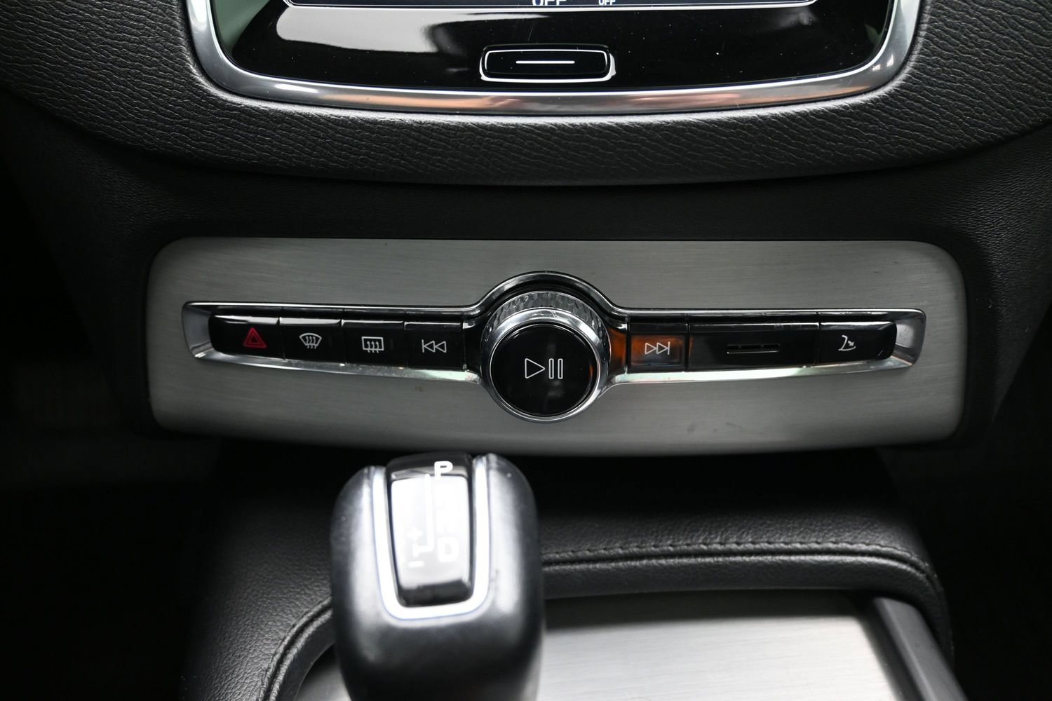 Used 2021 Volvo XC90 T5 Momentum w/ Protection Package Premier FWD image 36