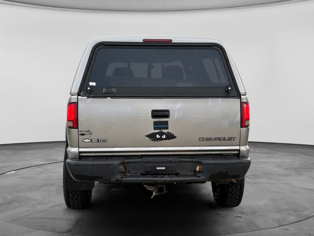 Used 2000 Chevrolet S10 Pickup 4x4 Extended Cab w/ Preferred Equipment Group image 8