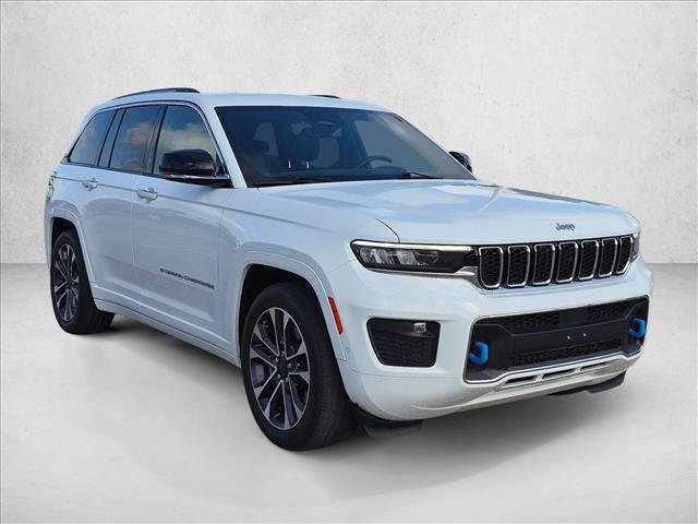 Used 2022 Jeep Grand Cherokee Overland w/ Luxury Tech Group IV AWD/4WD image 3