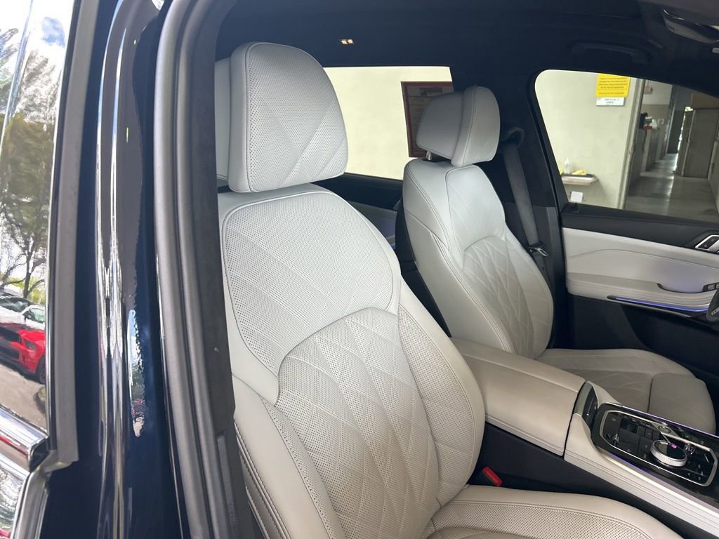 Used 2023 BMW X7 xDrive40i w/ Executive Package AWD/4WD image 19