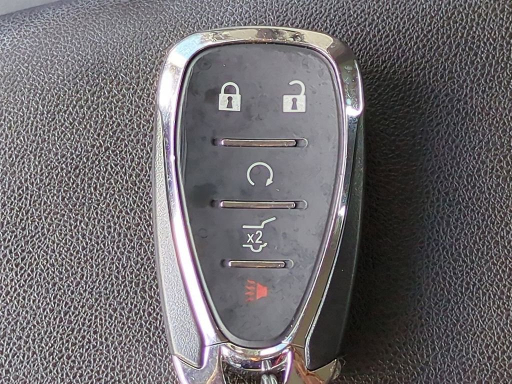 Used 2020 Chevrolet Equinox LS image 28