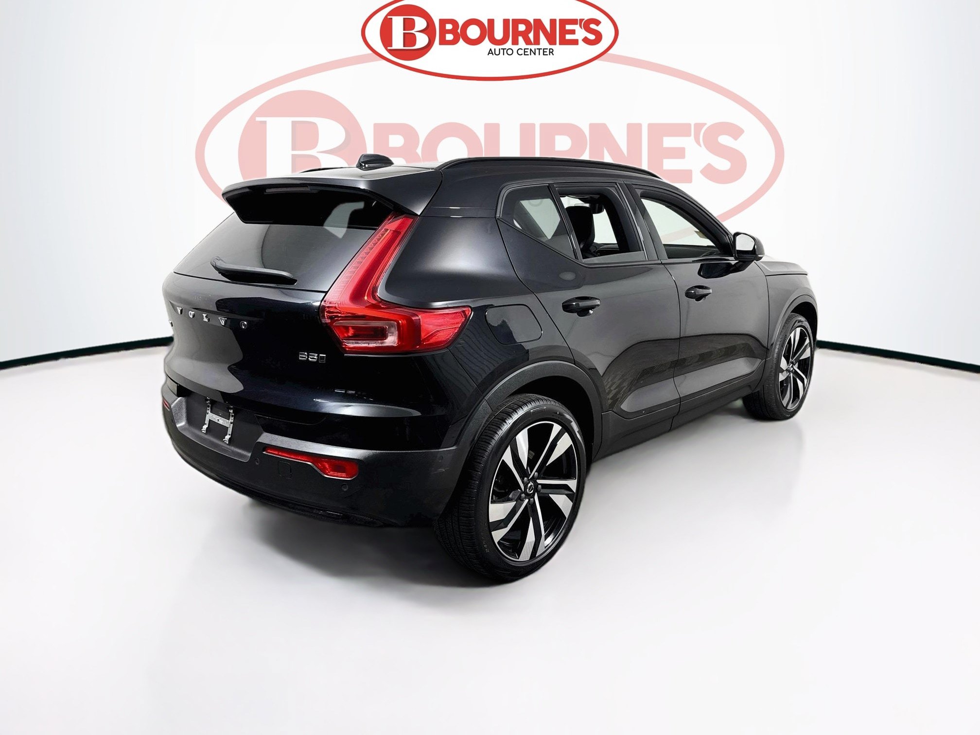 Used 2024 Volvo XC40 B5 Plus w/ Climate Package AWD/4WD image 12