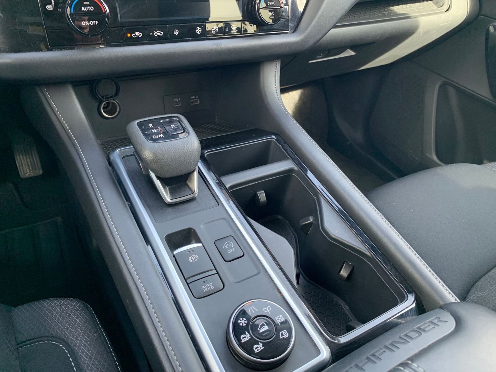 Used 2025 Nissan Pathfinder SV image 44