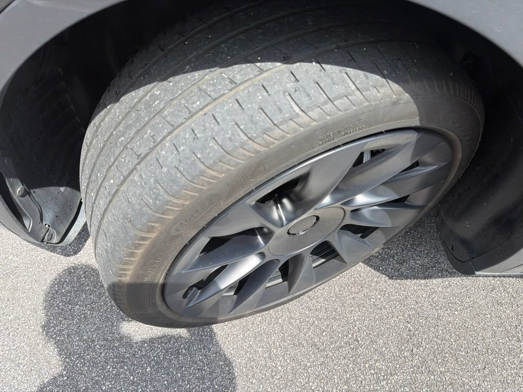 Used 2024 Tesla Model Y Long Range RWD image 10