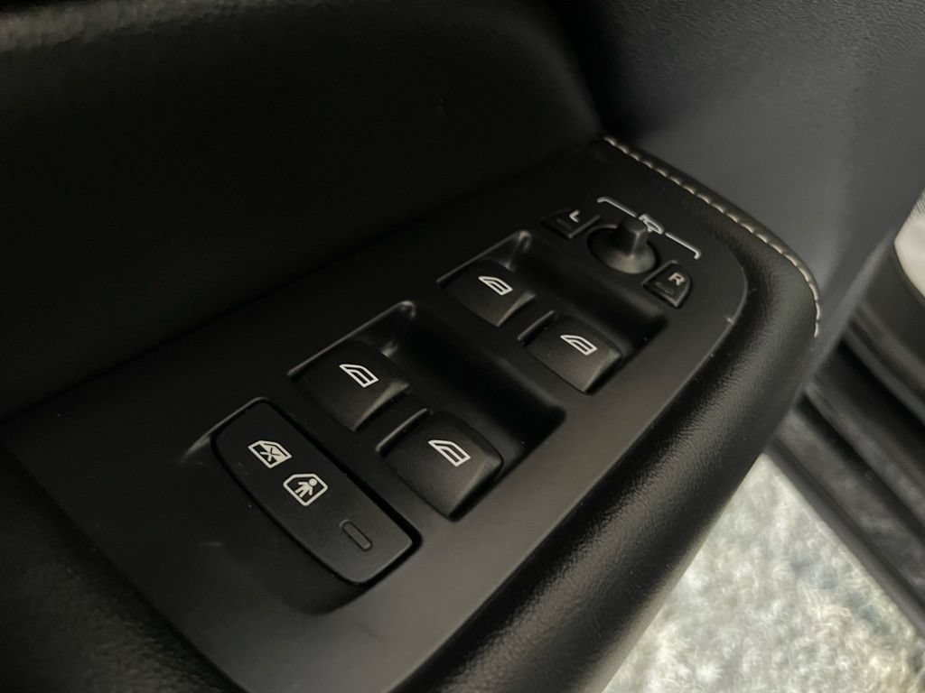 Used 2018 Volvo XC60 T6 R-Design w/ Convenience Package AWD/4WD image 30