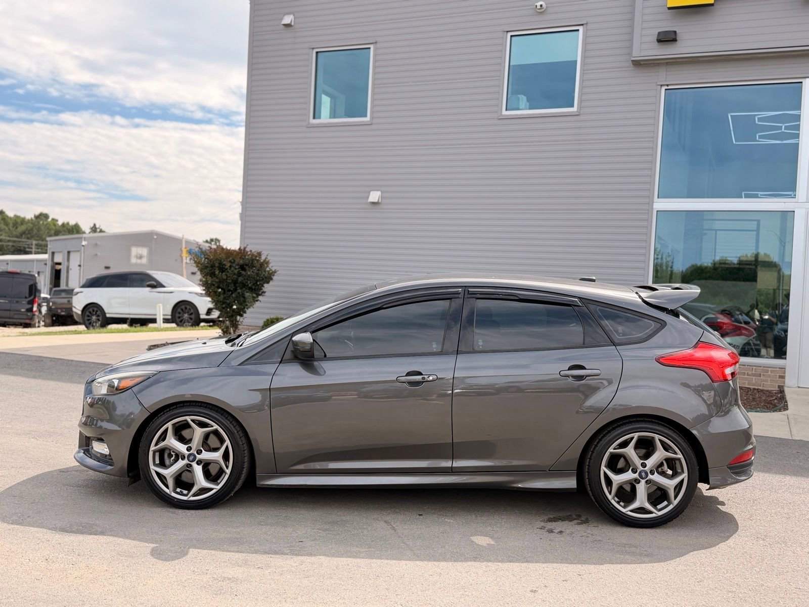 Used 2016 Ford Focus ST w/ Equipment Group 402A FWD image 9