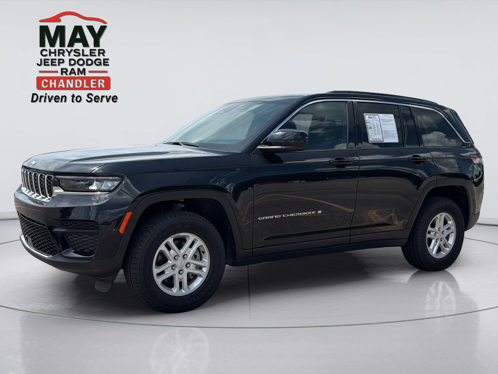 Certified 2024 Jeep Grand Cherokee Laredo w/ Trailer Tow Package AWD/4WD image 3