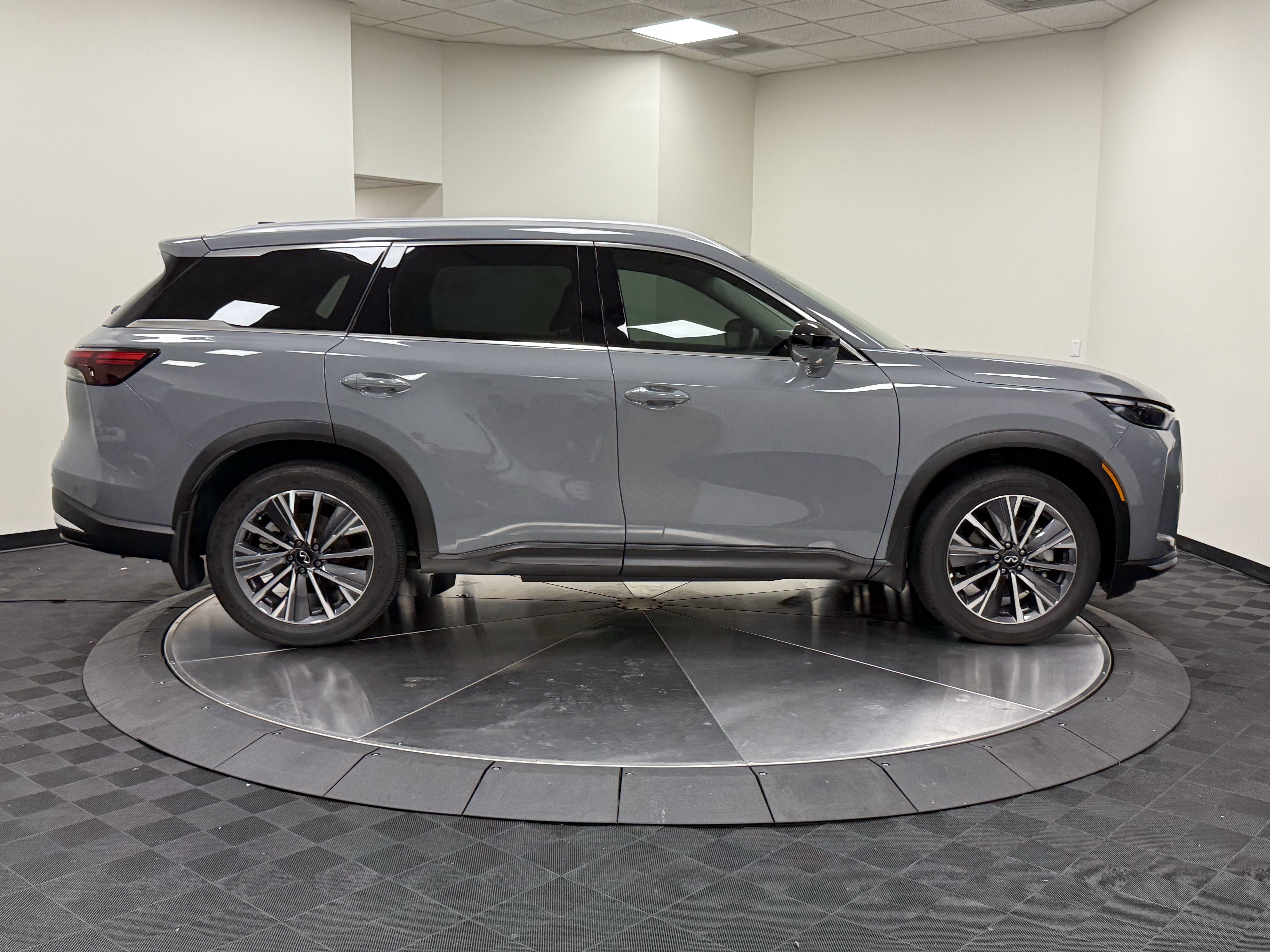 Certified 2027 INFINITI QX60 Luxe w/ Cargo Package FWD image 8
