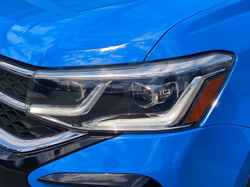 Certified 2023 Volkswagen Taos SEL AWD/4WD image 8