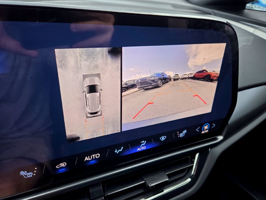 Certified 2024 Chevrolet Equinox EV RS FWD image 32