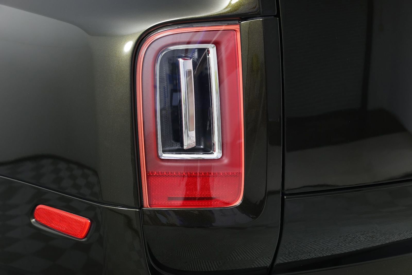 Certified 2023 Rolls-Royce Cullinan Black Badge w/ Driver's Package image 21