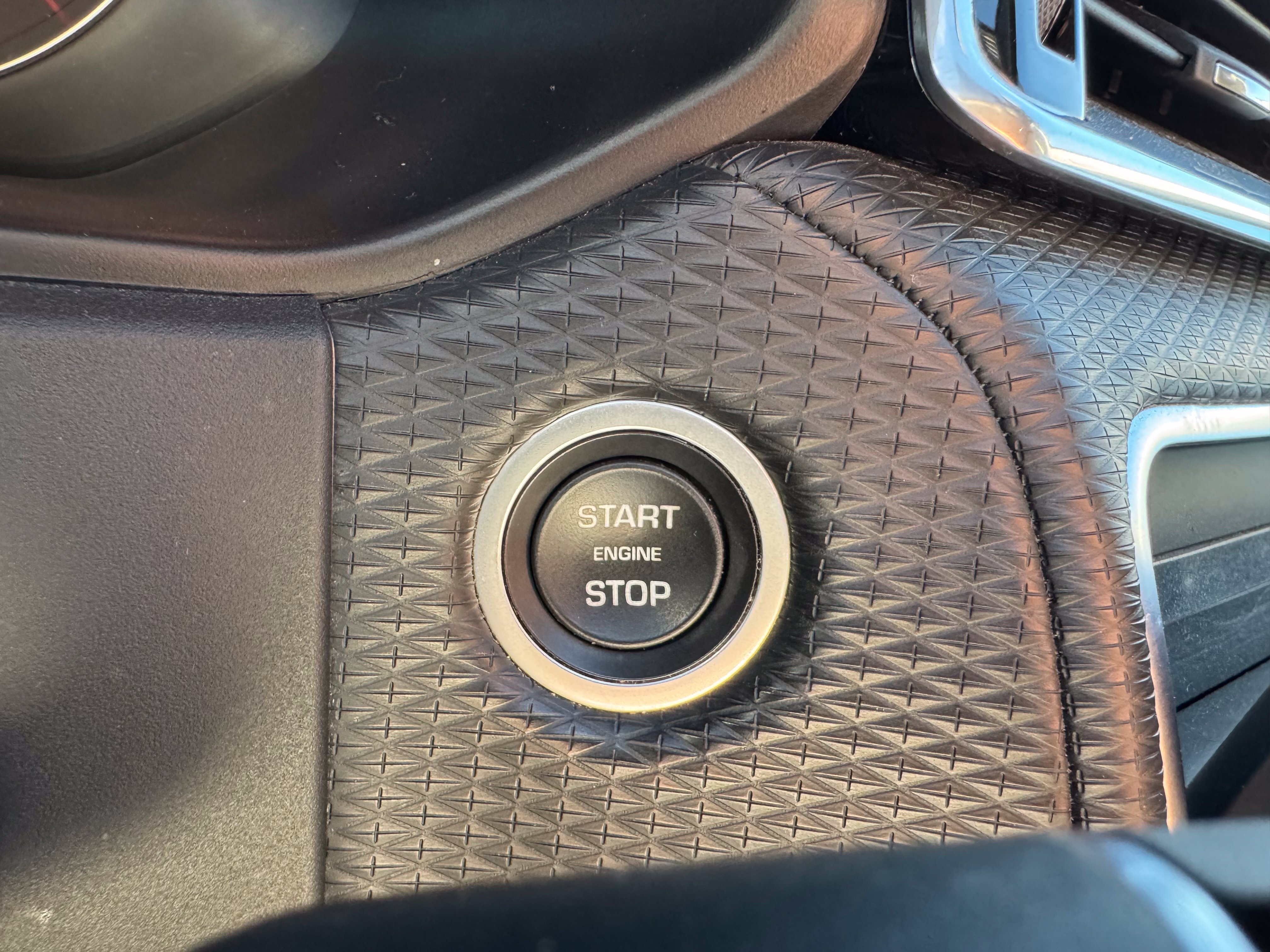 Used 2018 Land Rover Range Rover Velar S AWD/4WD image 45