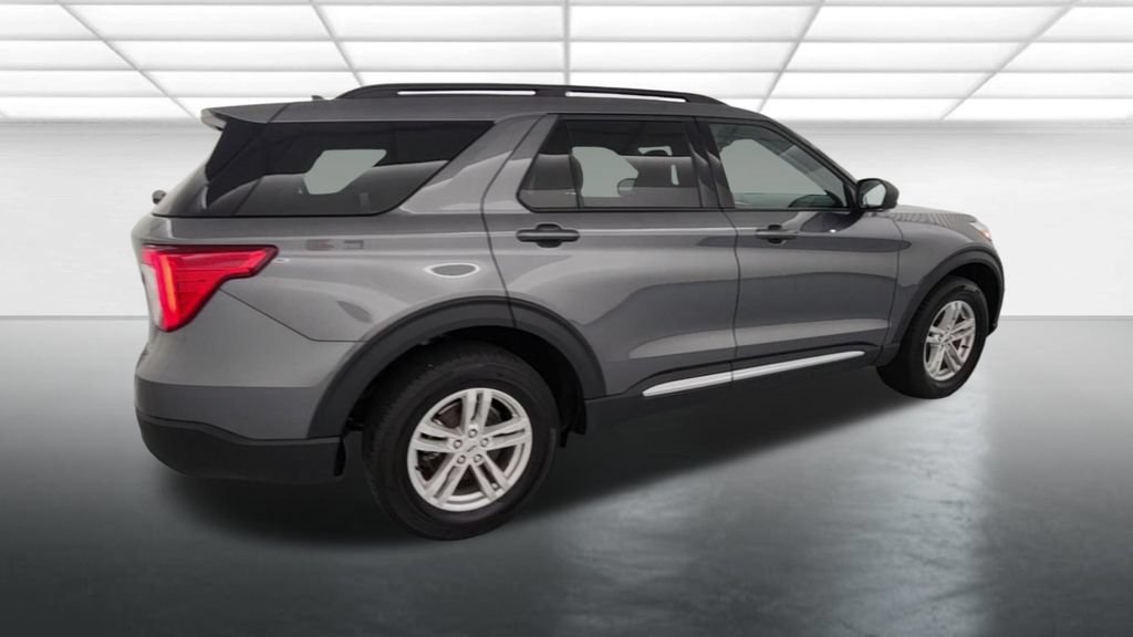 Used 2023 Ford Explorer XLT w/ Equipment Group 202A AWD/4WD image 8