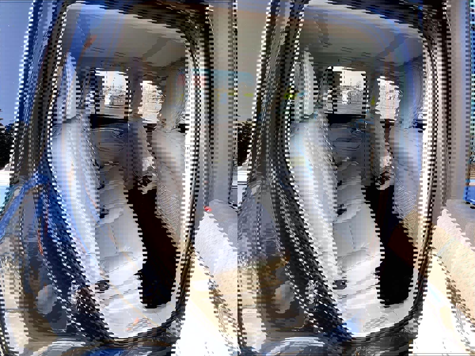 Used 2025 Volvo XC90 B6 Core w/ Climate Package image 30