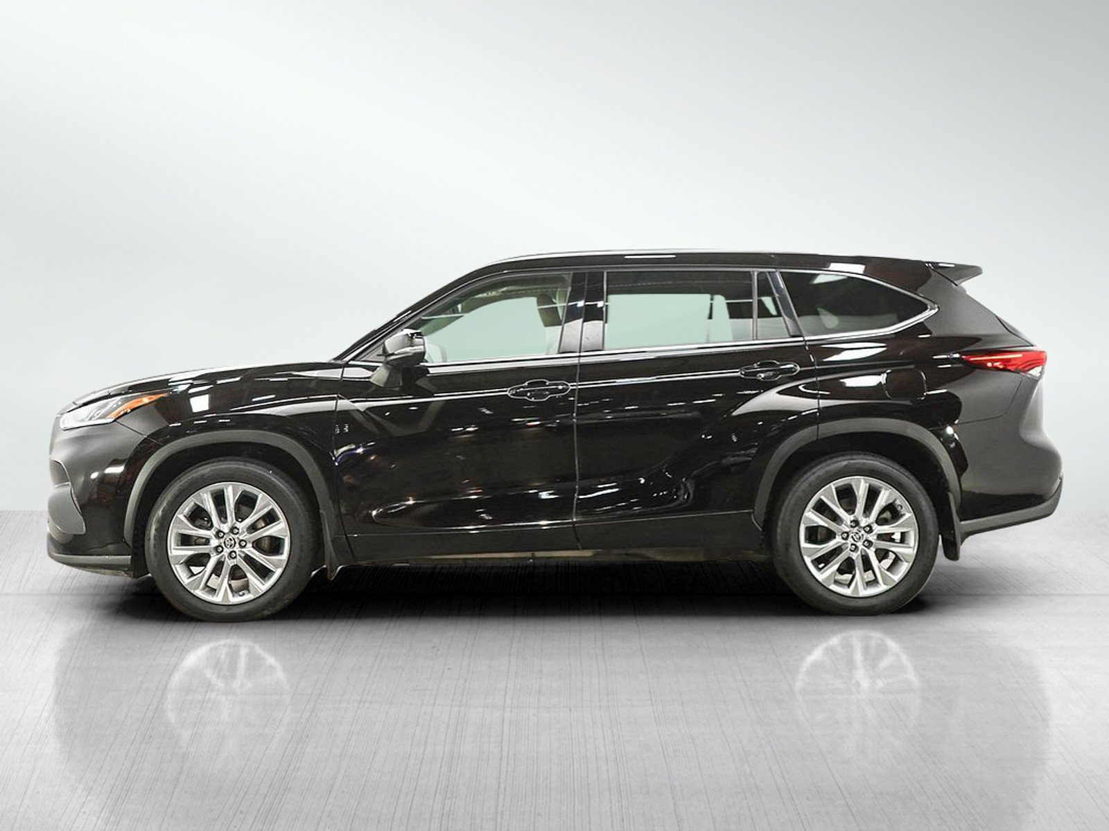 Used 2020 Toyota Highlander Limited AWD/4WD image 2