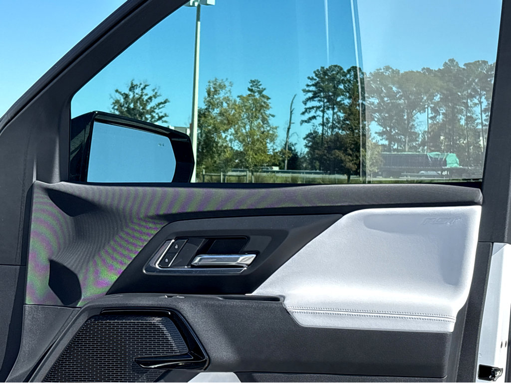 New 2025 Chevrolet Silverado EV RST image 18