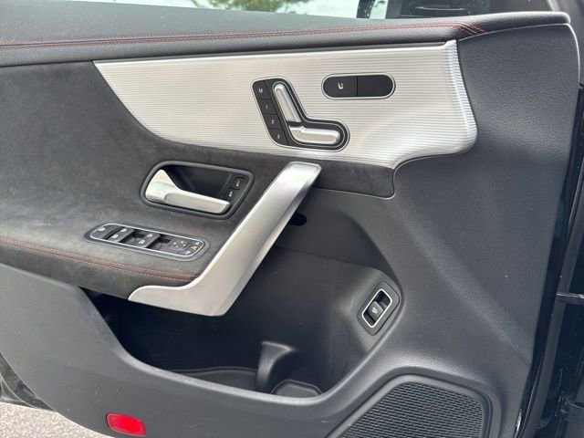 Used 2022 Mercedes-Benz CLA 250 4MATIC image 13
