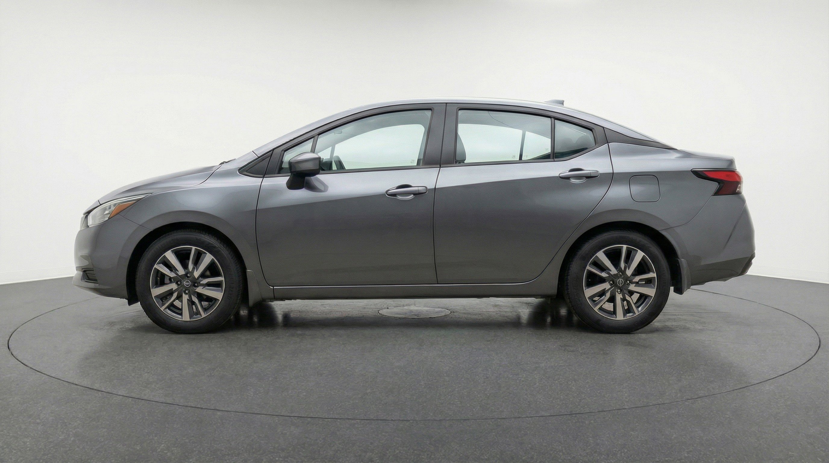 Used 2025 Nissan Versa SV FWD image 5