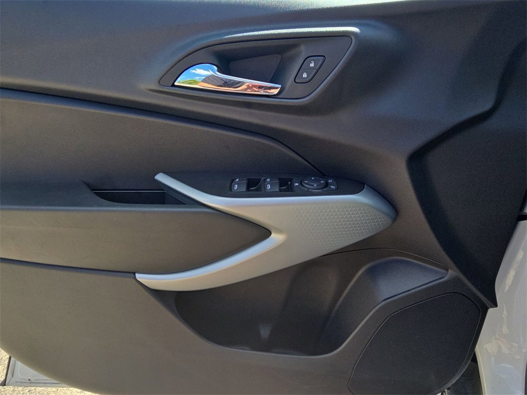 Used 2025 Chevrolet Trax LS image 23