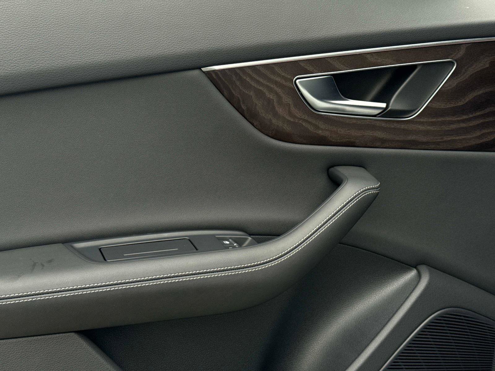 Used 2023 Audi Q8 Prestige image 13