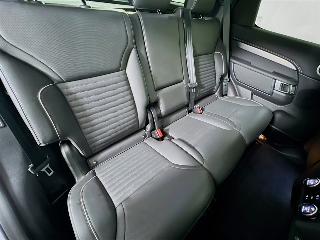 Certified 2024 Land Rover Discovery Dynamic SE image 29
