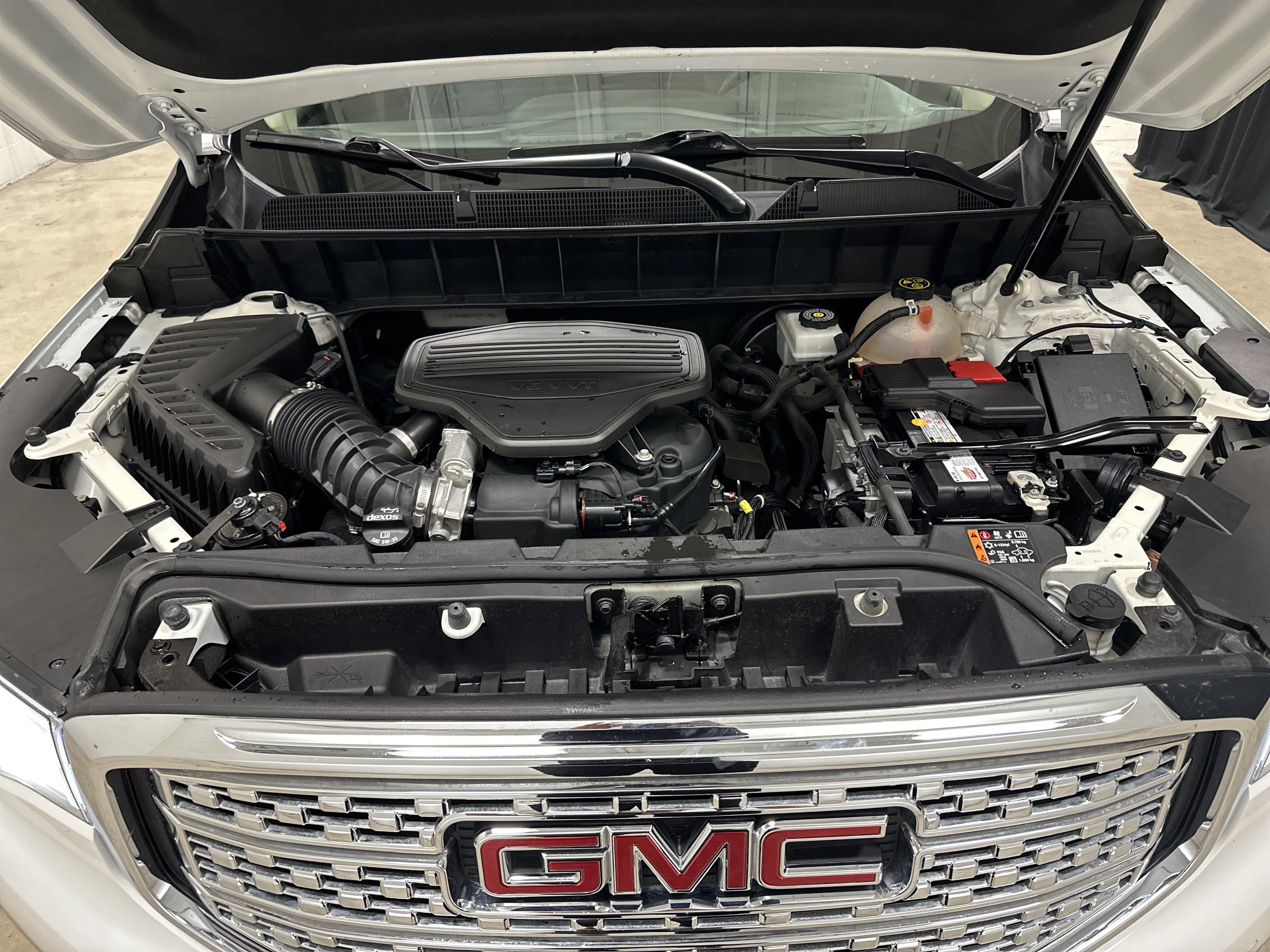 Used 2019 GMC Acadia Denali w/ Technology Package AWD/4WD image 35
