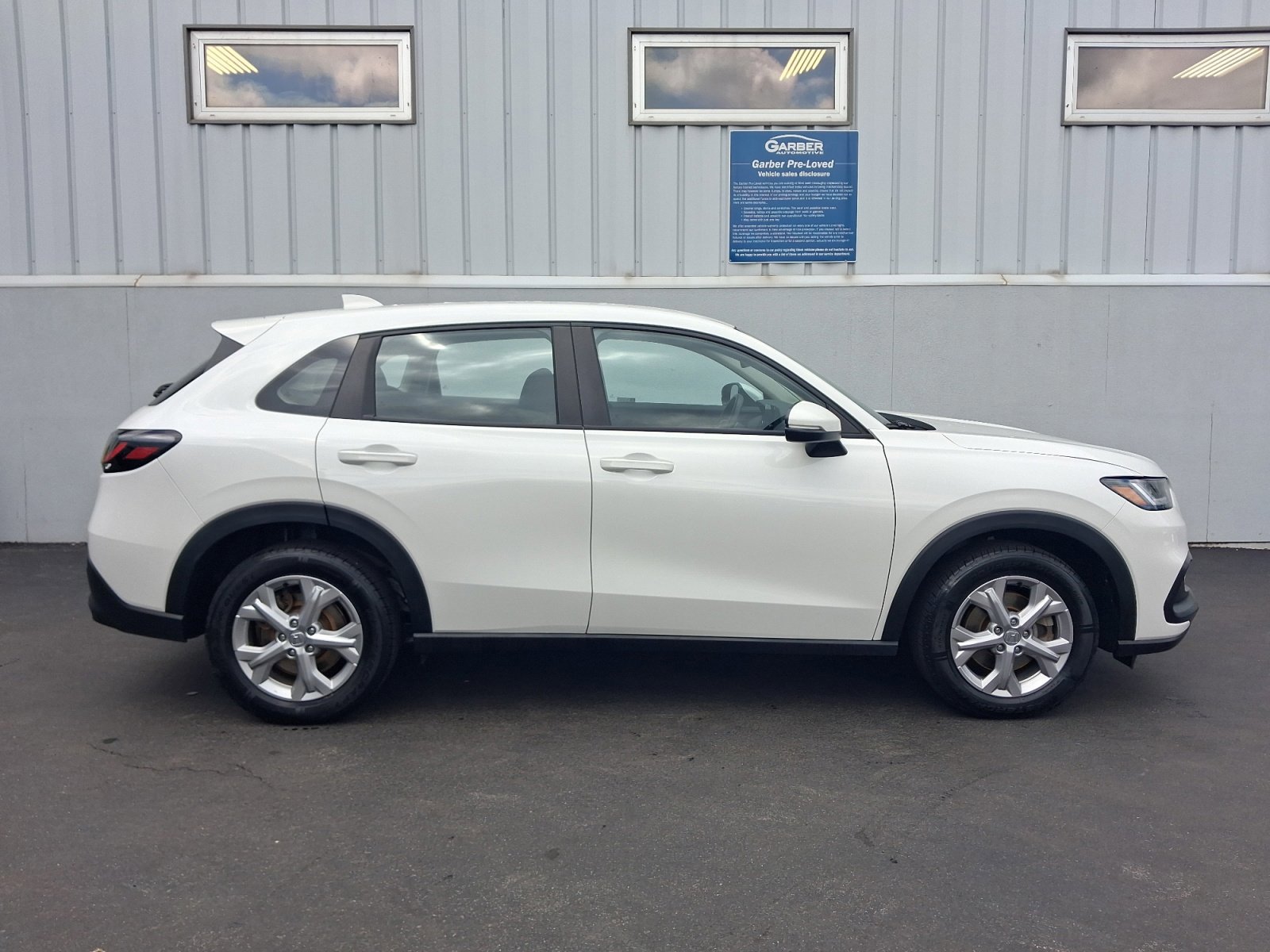 Used 2023 Honda HR-V LX image 9