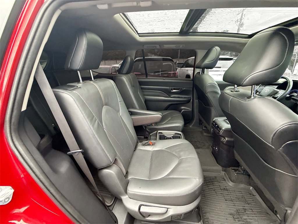Used 2024 Toyota Grand Highlander Platinum image 31