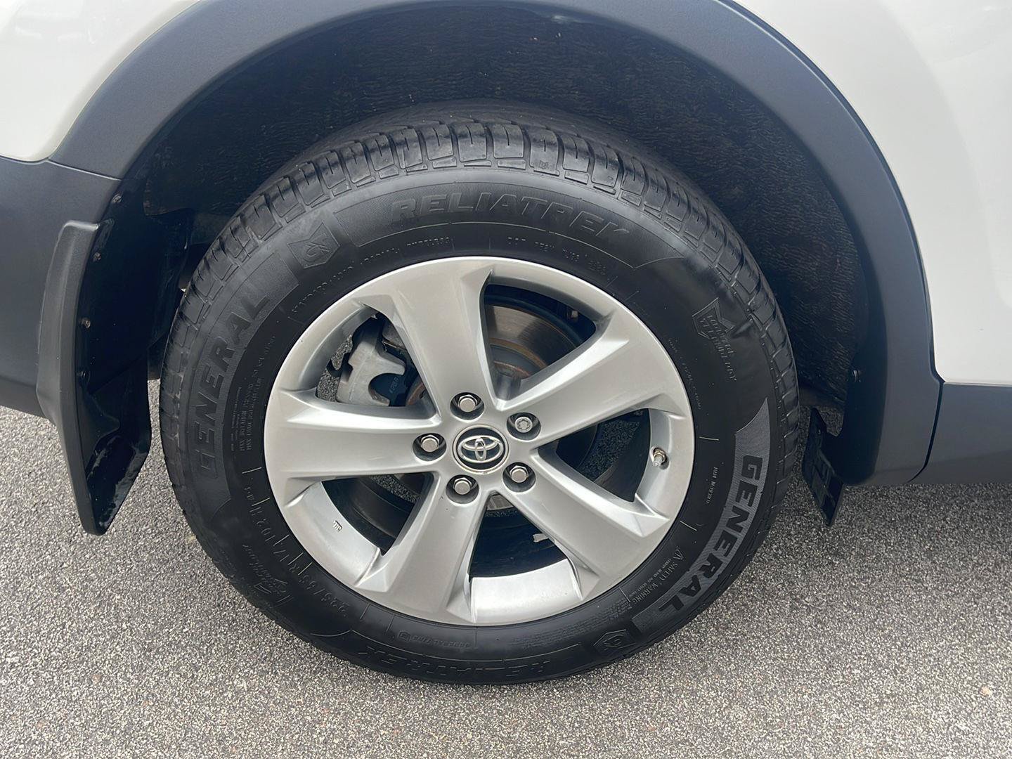 Used 2015 Toyota RAV4 XLE AWD/4WD image 11