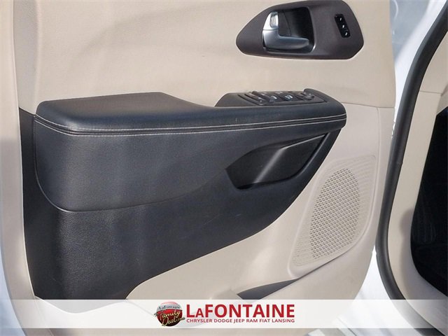 Certified 2024 Chrysler Pacifica Touring-L image 14