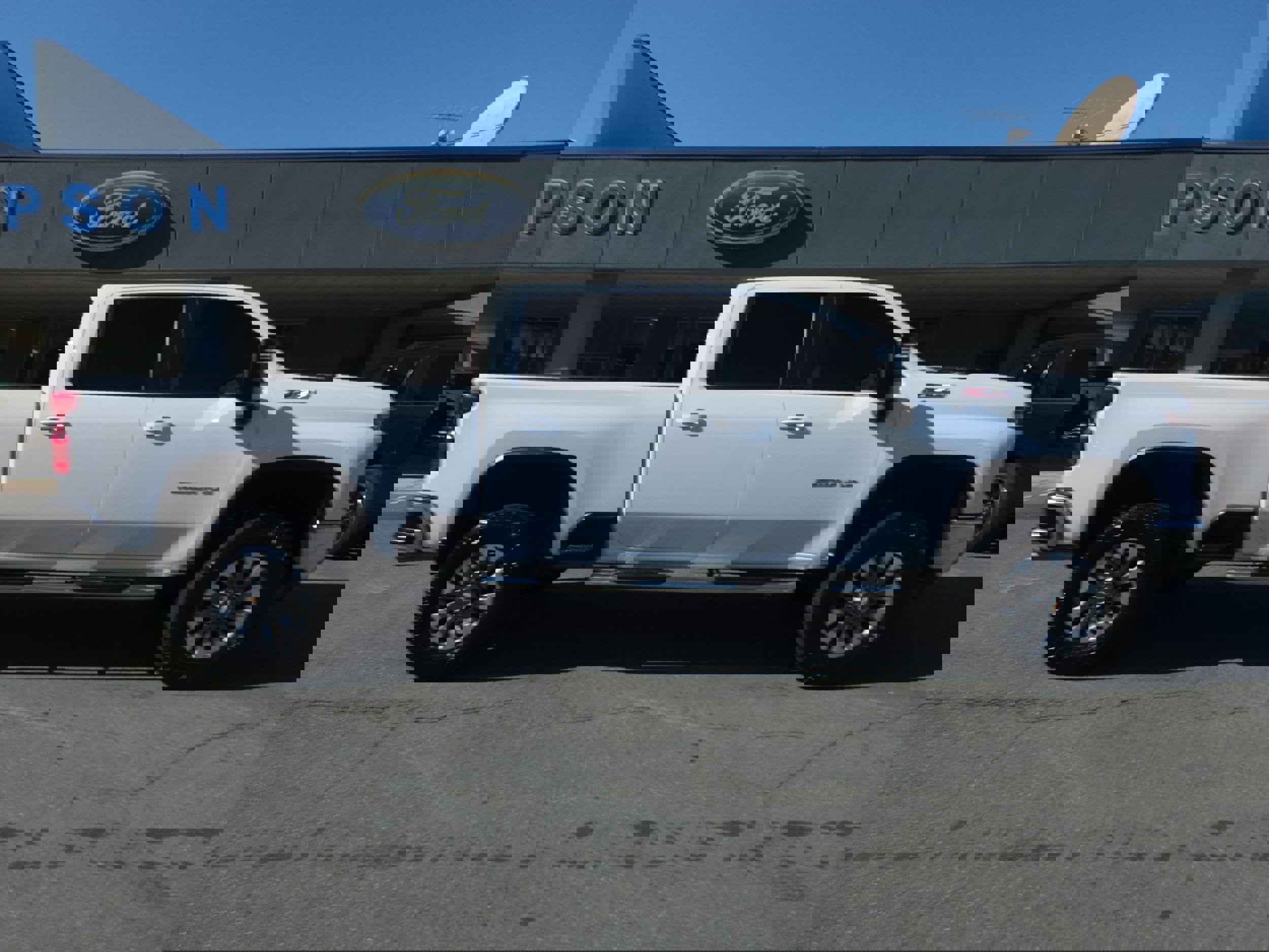 Used 2024 Chevrolet Silverado 2500 LT image 2