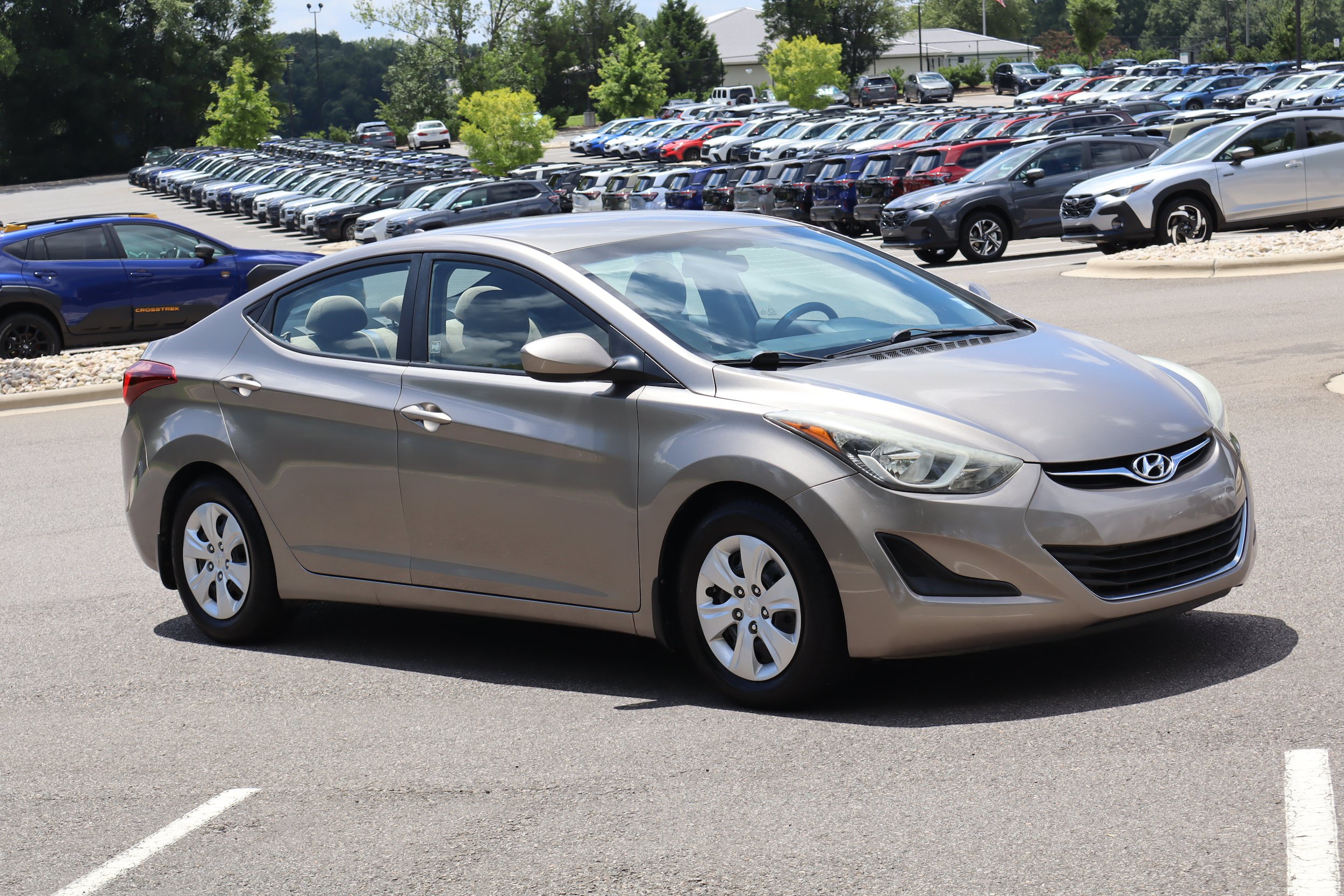 Used 2016 Hyundai Elantra SE FWD image 1