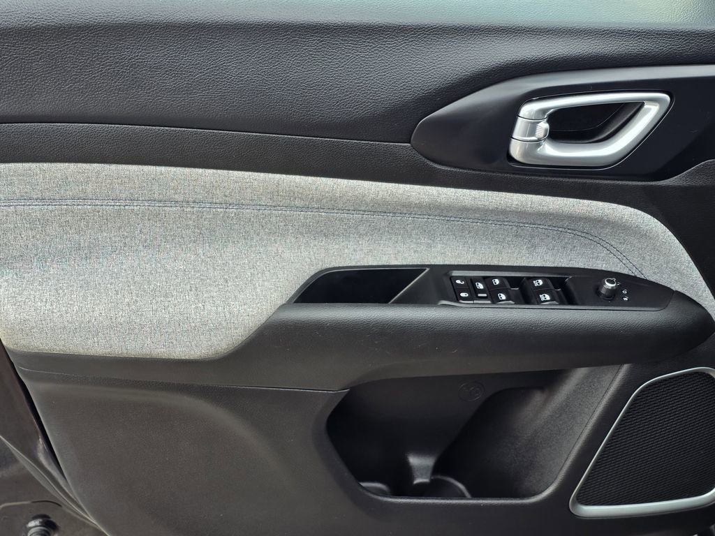 Used 2024 Jeep Compass Sport image 16