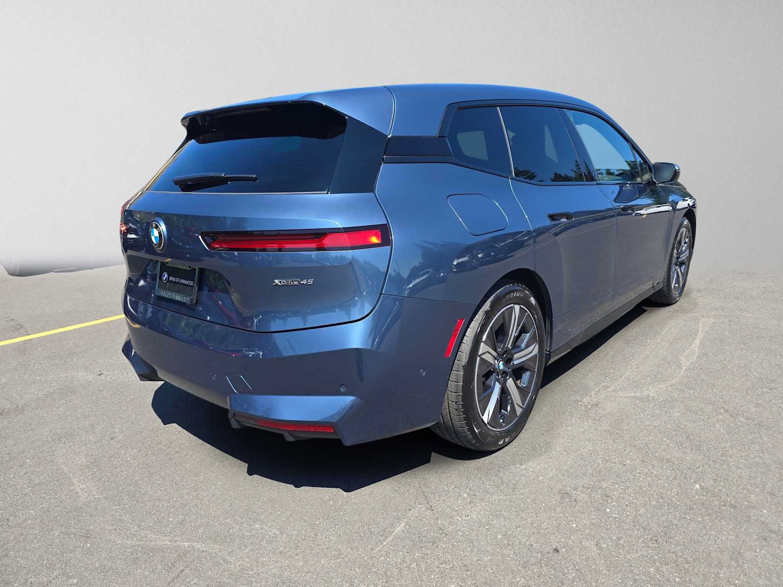 Used 2026 BMW iX xDrive45 AWD/4WD image 3