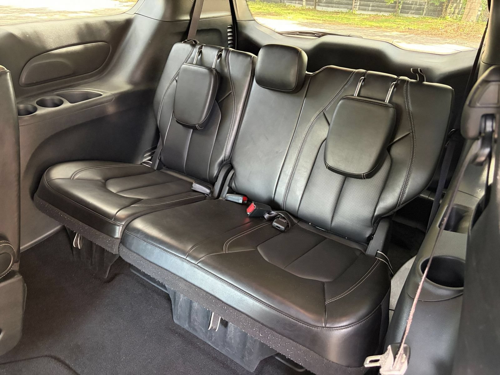 Used 2025 Chrysler Pacifica Select FWD image 30