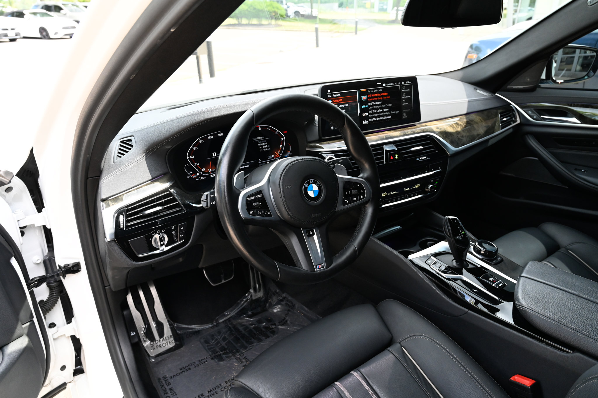 Used 2021 BMW M550i xDrive w/ Executive Package AWD/4WD image 15