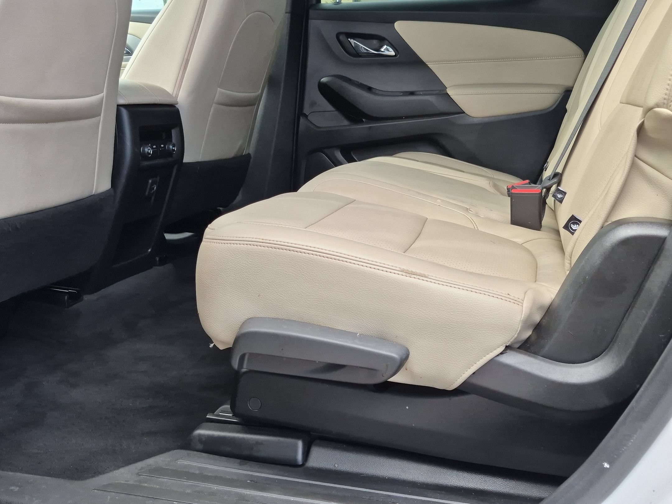 Used 2023 Chevrolet Traverse LT FWD image 23