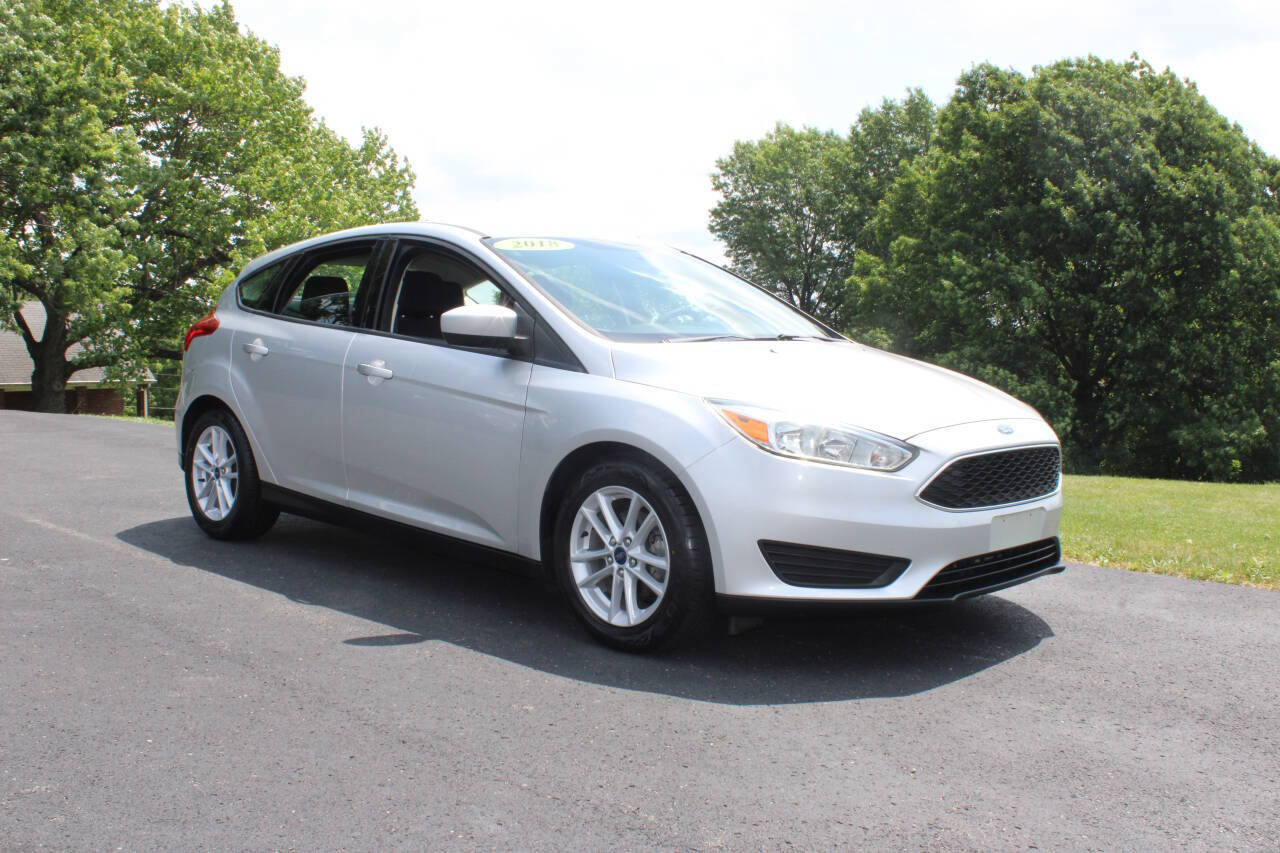 Used 2018 Ford Focus SE FWD image 1
