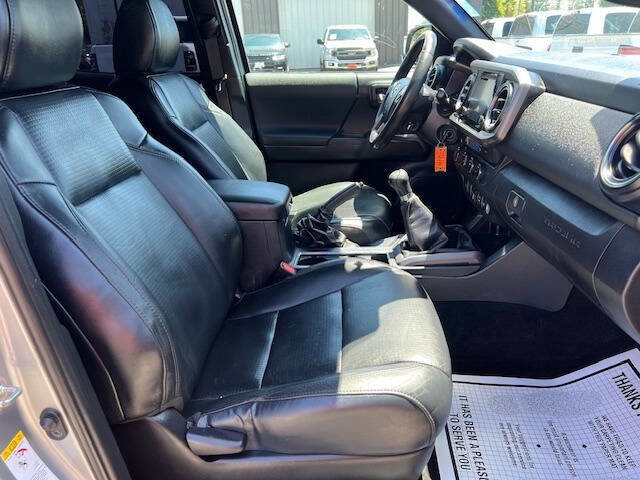 Used 2019 Toyota Tacoma TRD Sport image 16