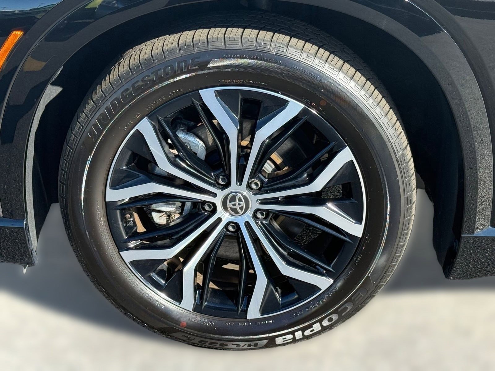 Used 2025 Toyota Crown Signia image 12