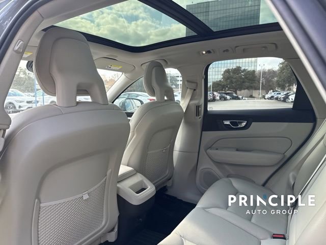 Used 2018 Volvo XC60 T6 Momentum w/ Convenience Package image 31