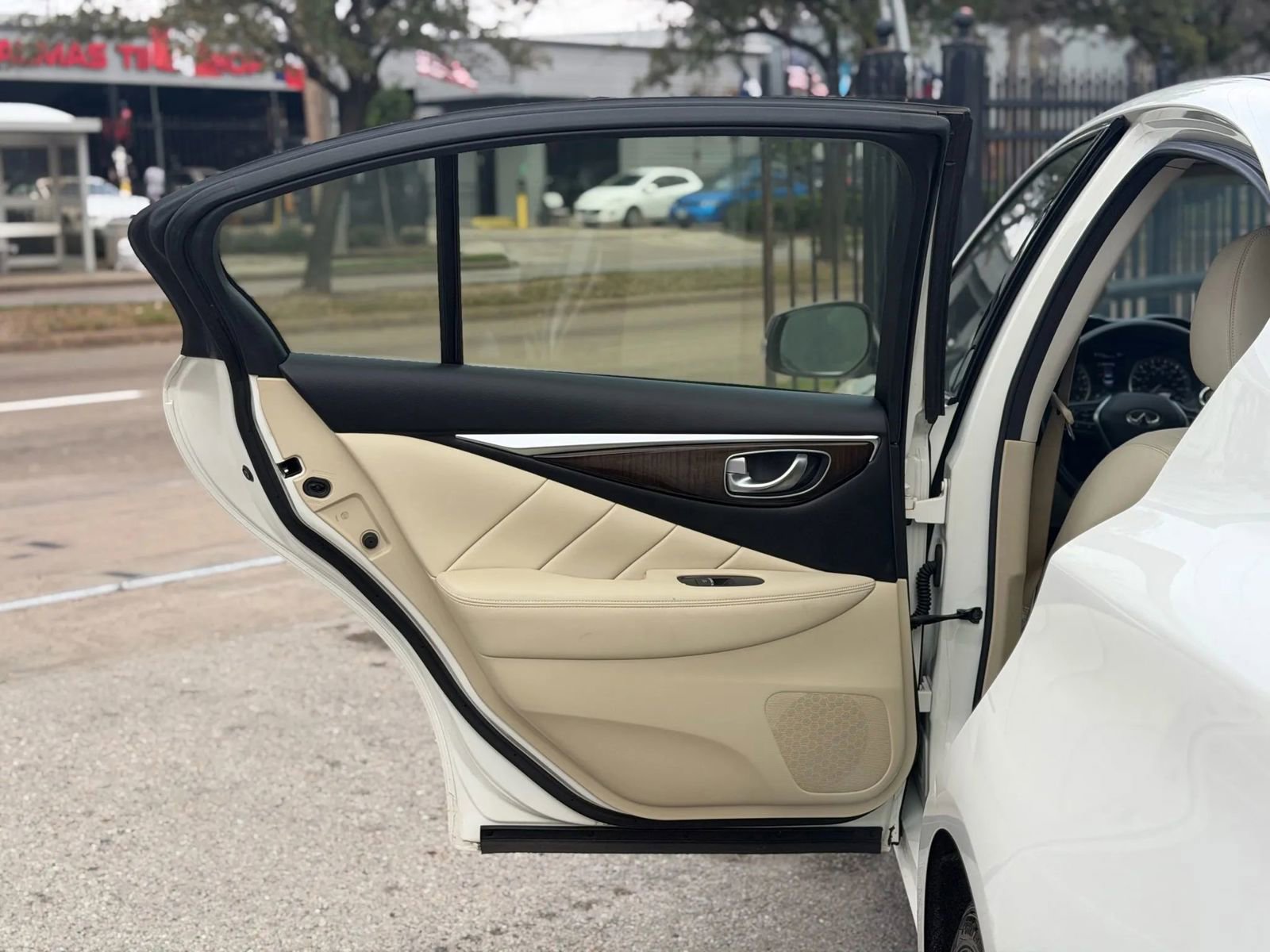 Used 2018 INFINITI Q50 Luxe w/ Essential Package (3.0T Luxe) image 16