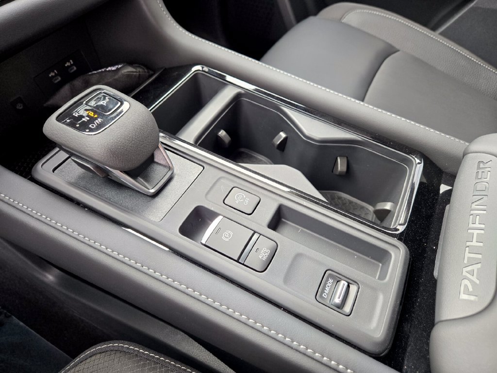New 2026 Nissan Pathfinder SL w/ SL Premium Package FWD image 31